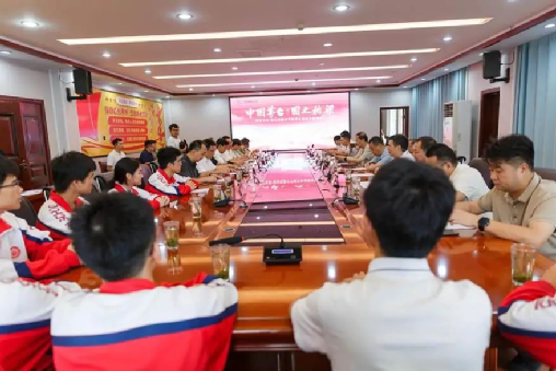 贵州茅台公益基金会携手贵州茅台经销商，助力贵州雷山教育发展